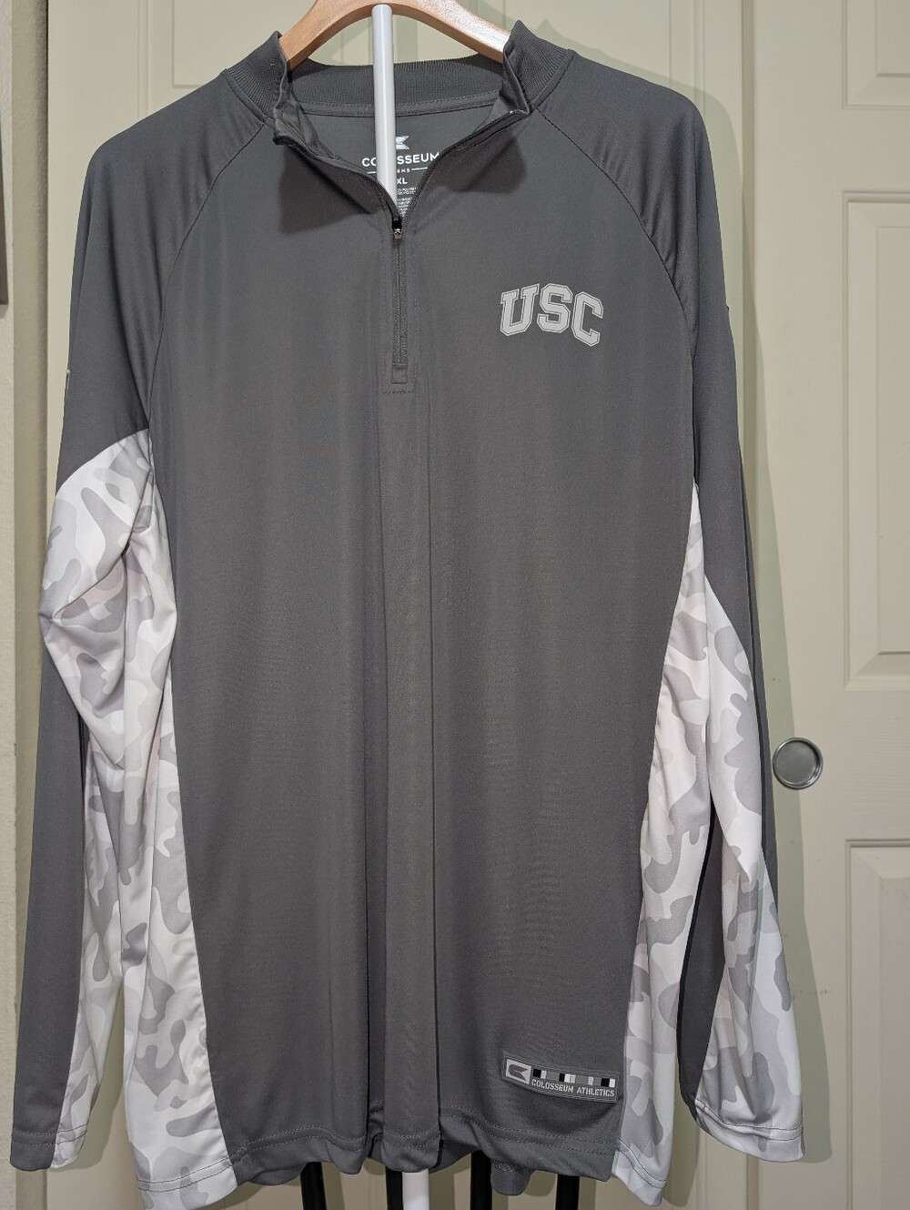 Colosseum USC Trojans Grey Camo Quarter Zip Pullover Men's Size XL